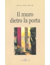 Il muro dietro la porta